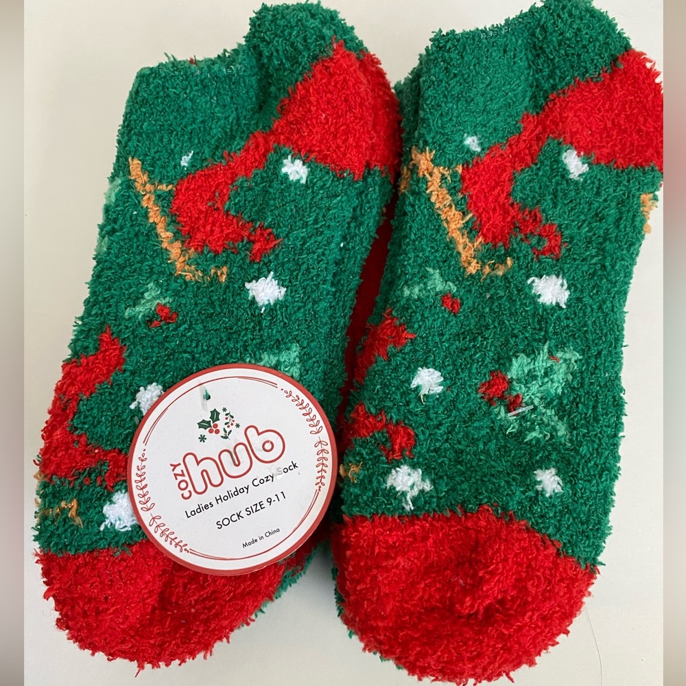 Holiday Cozy Socks with Red and Green Pattern 6 Pairs